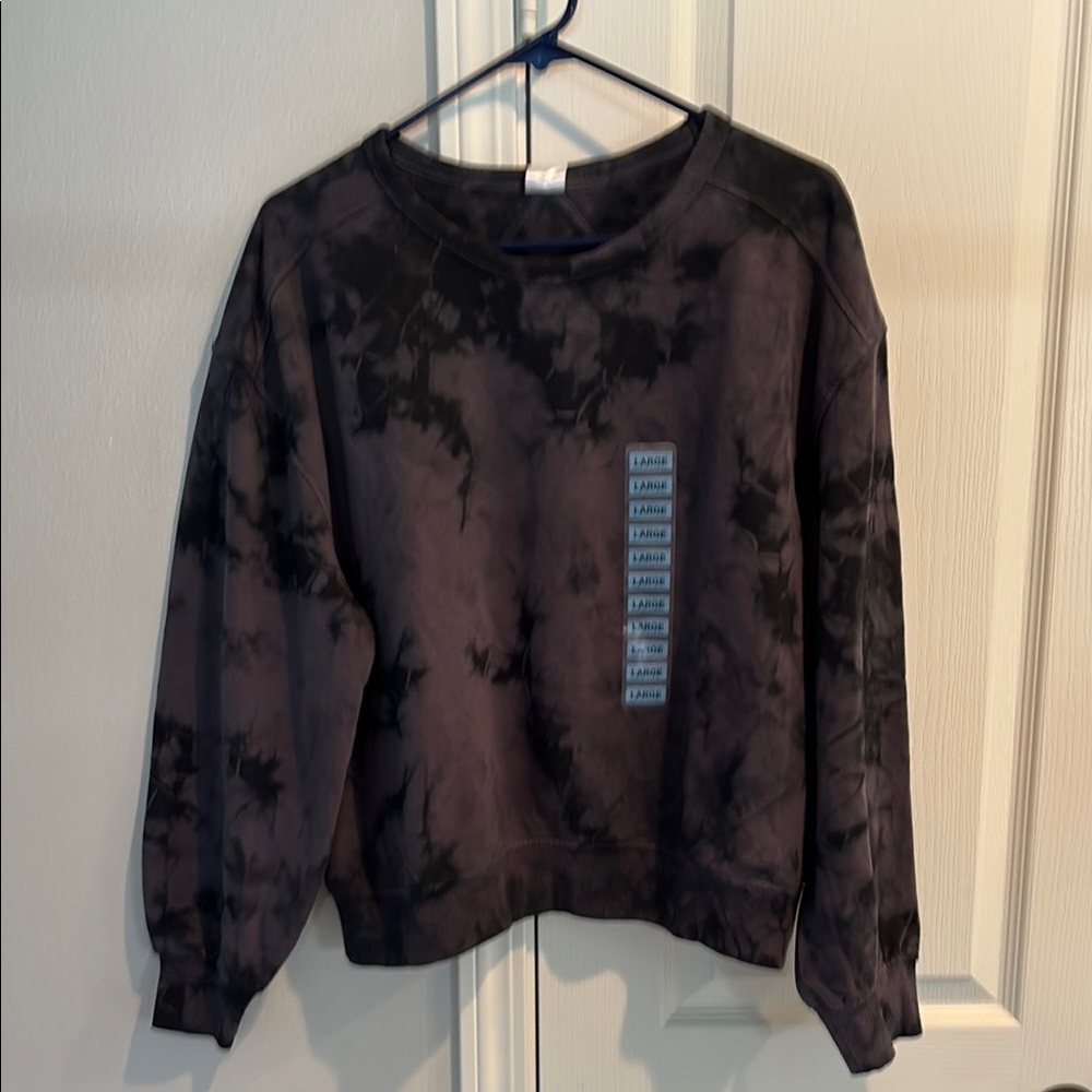 🌺Black Crewneck Sweater with Distressed Pattern